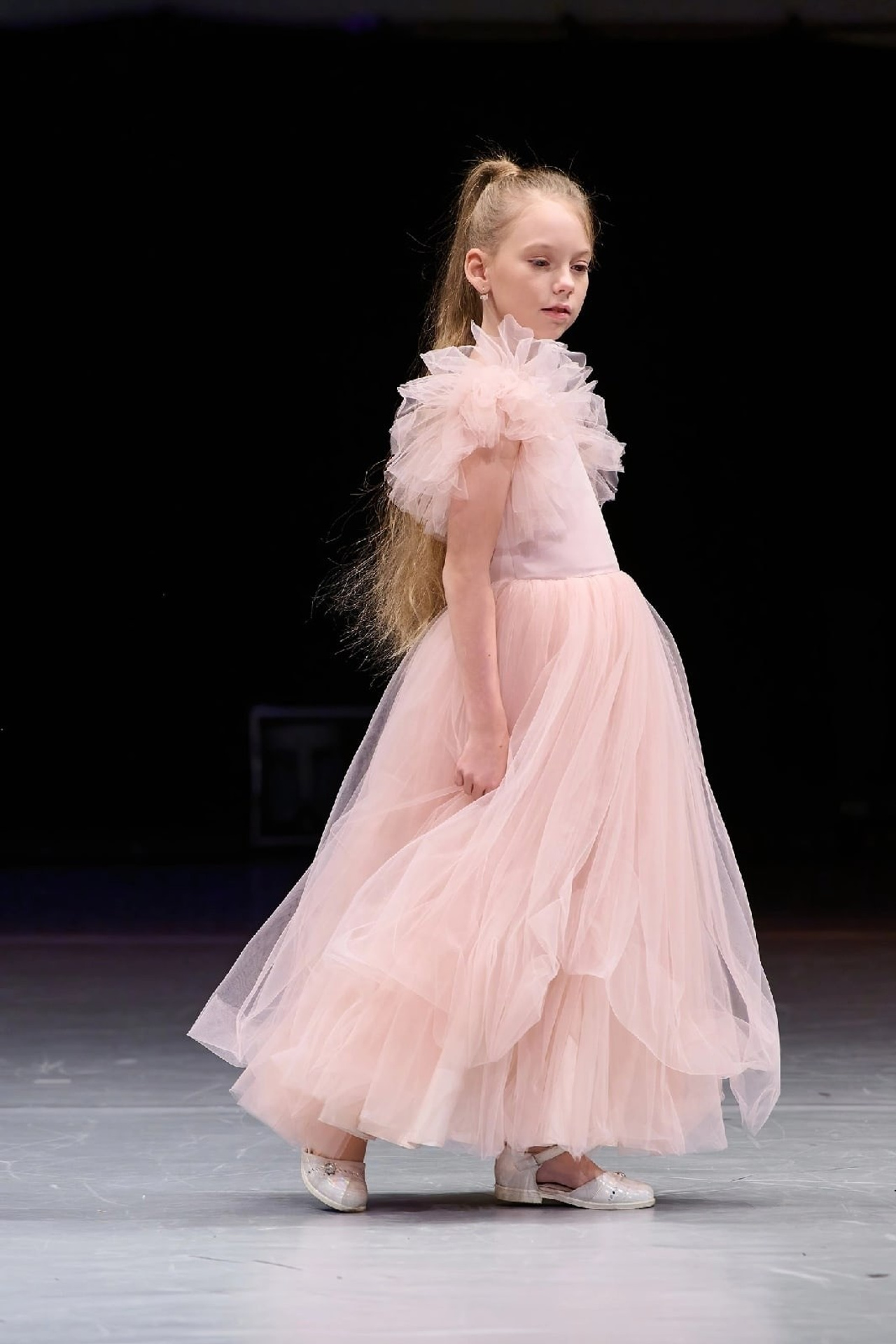 Модель Аделина А для предметной съемки  в Сочи| Sale Easy