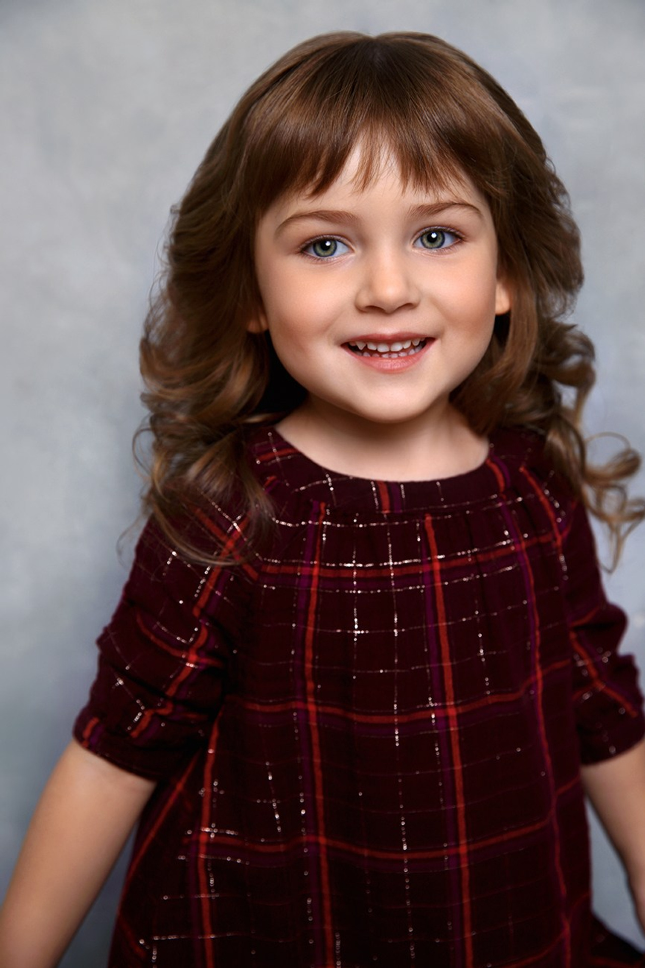 Модель девочка для предметной съемки Алиса З. С-Петербург|Sale Easy