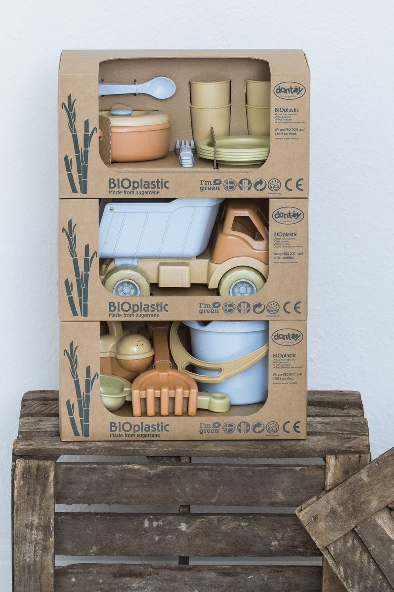 Пример игрушек, развивающих мелкую моторику и координацию.