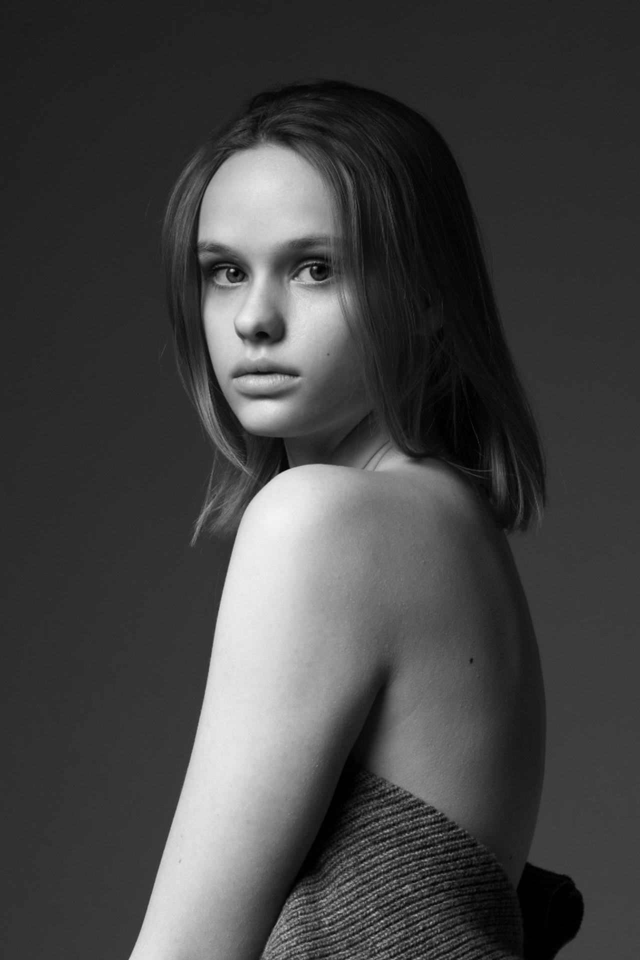 Модель для предметной съемки Софья ЧК Н.Новгород | Sale Easy