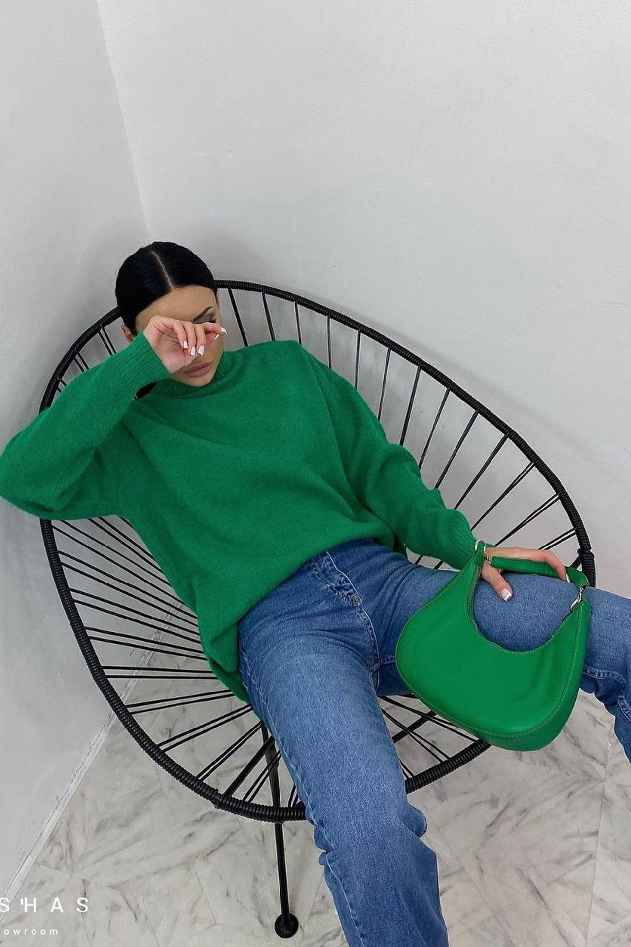 Съемка свитеров оверсайз для создания уличного стиля