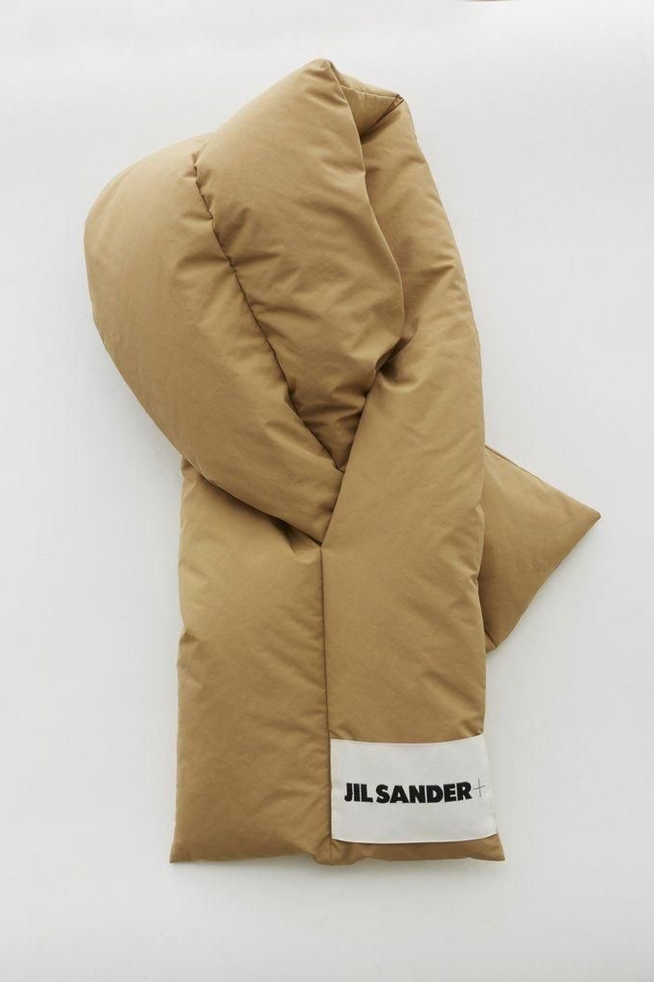 Референс для стильного образа с капором