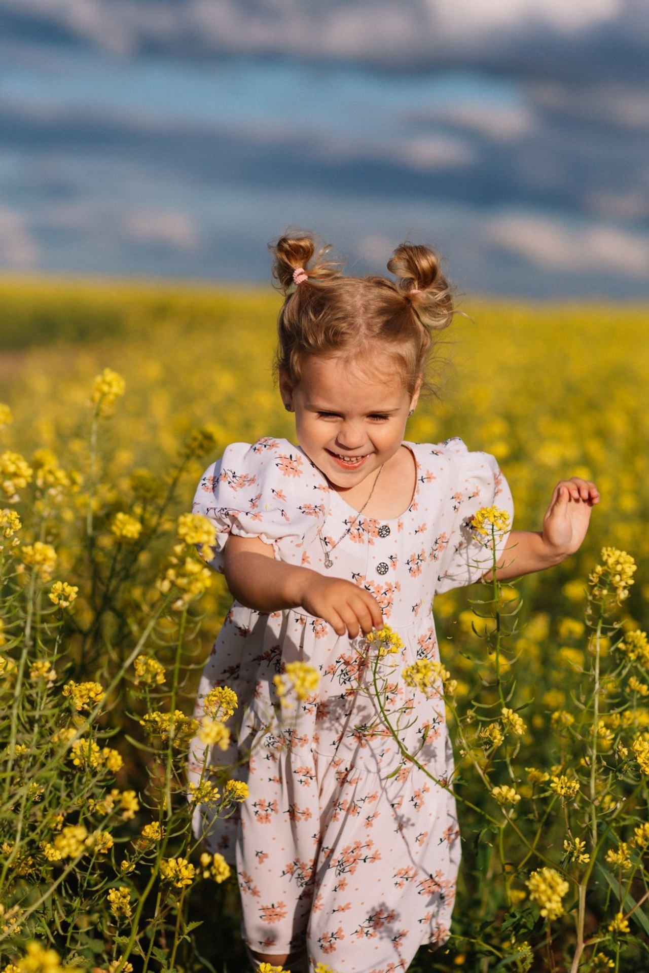 Модель девочка для предметной съемки Мирослава Казань| Sale Easy