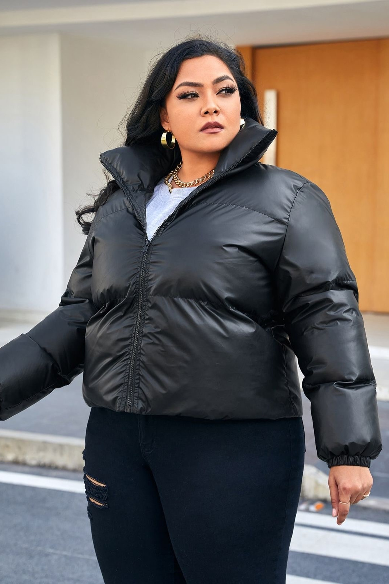 Пример спортивного стиля для plus-size с леггинсами