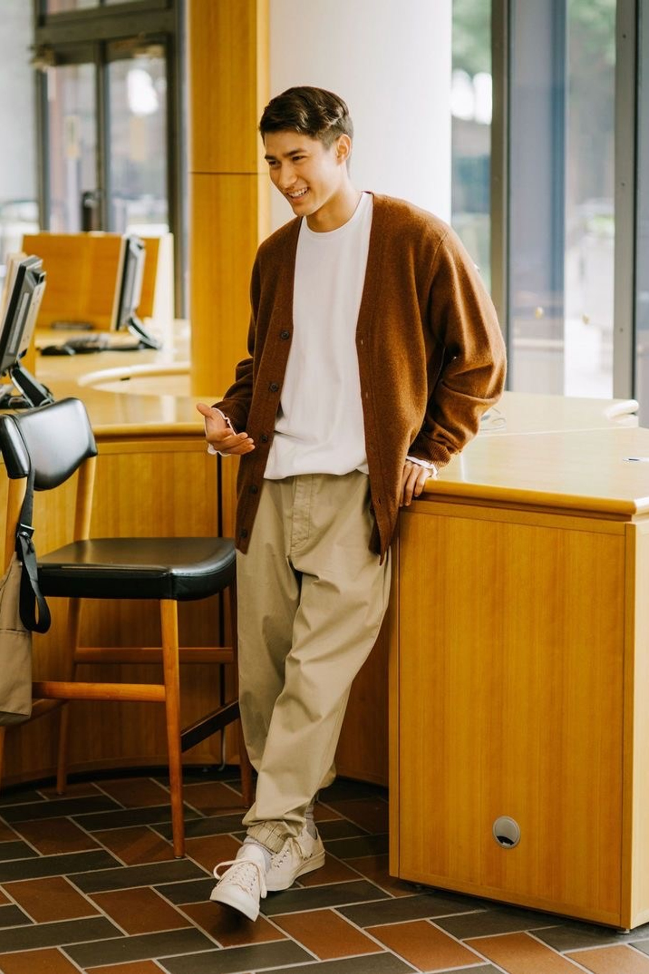 Пример стиля с легкой курткой на молнии