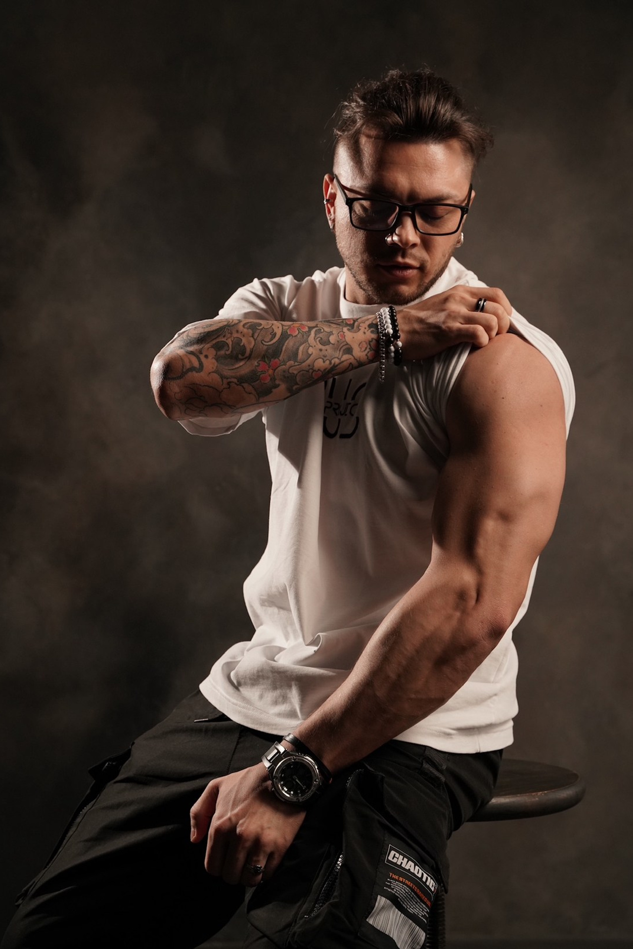 Модель для предметной съемки Руслан Г. Красноярск| Sale Easy