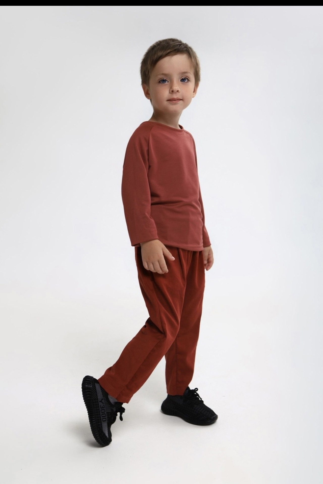 Модель для предметной съемки мальчик Федор С.-Пб| Sale Easy