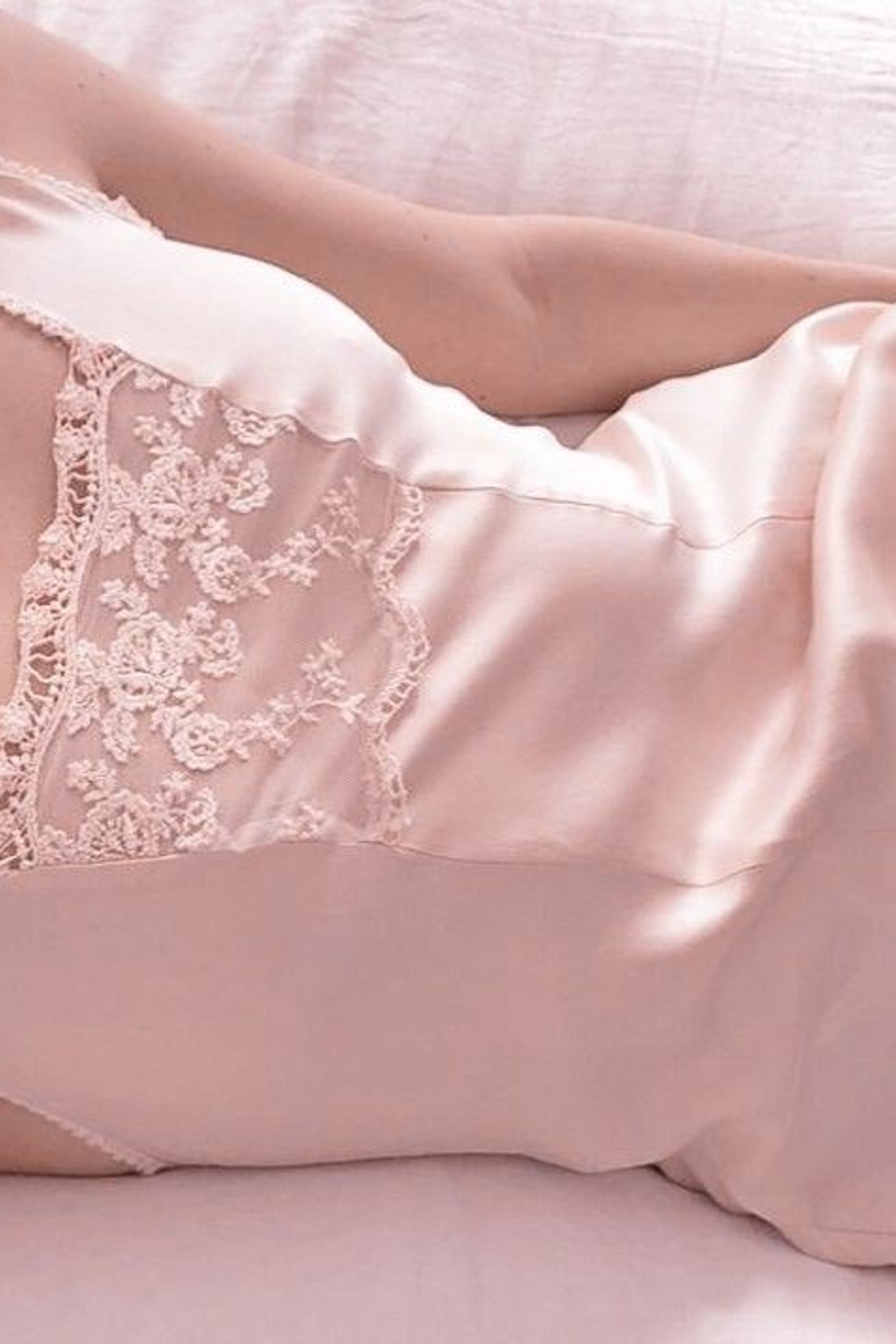 Предметная съемка женских сорочек для яркой и стильной презентации товара.