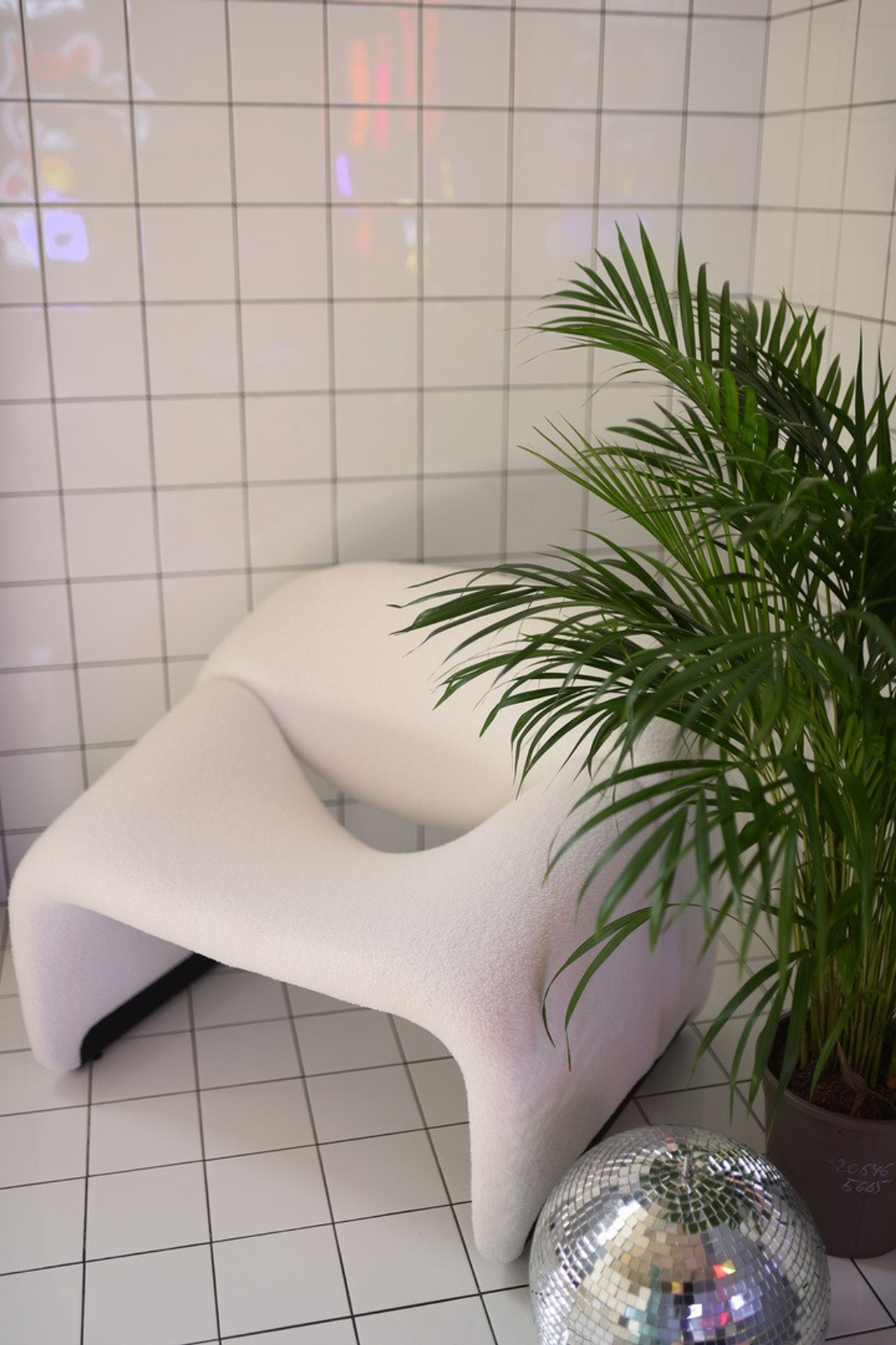 Студия 2412STUDIO Зал #NEON для предметной съемки Сочи|Sale Easy