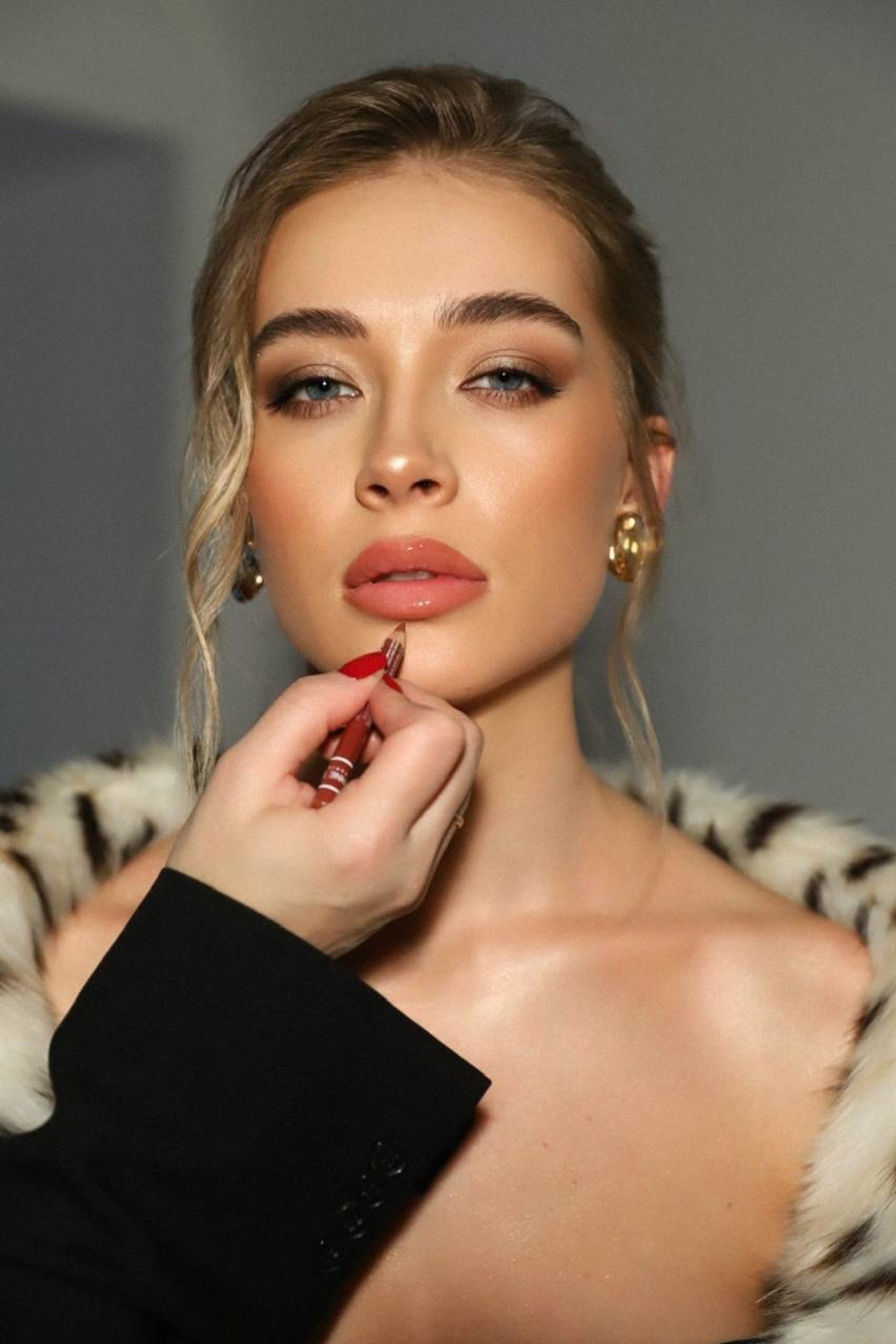 Модель для предметной съемки Александра Д. Н.Н.| Sale Easy