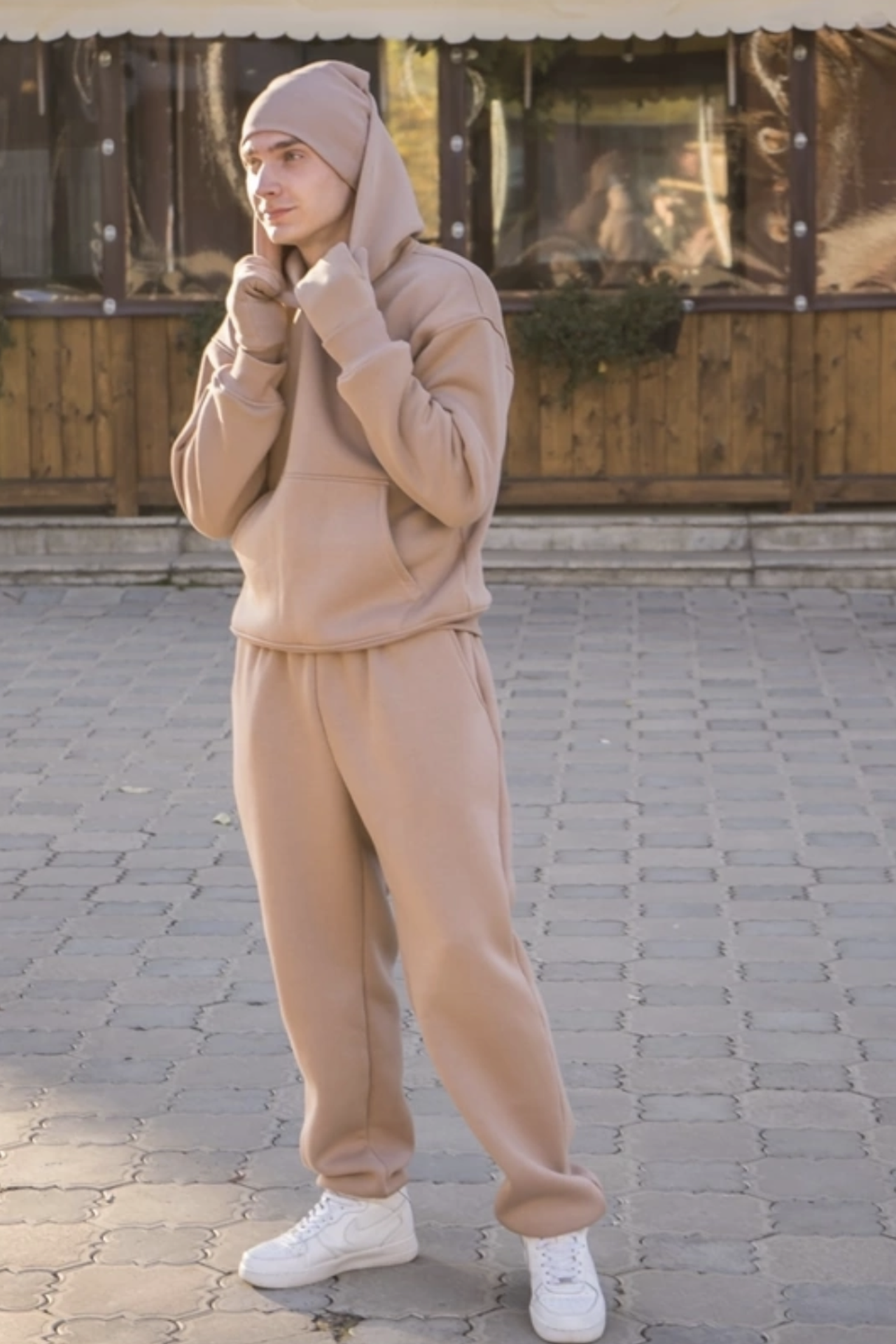 Модель для предметной съемки Евгений А Красноярск| Sale Easy