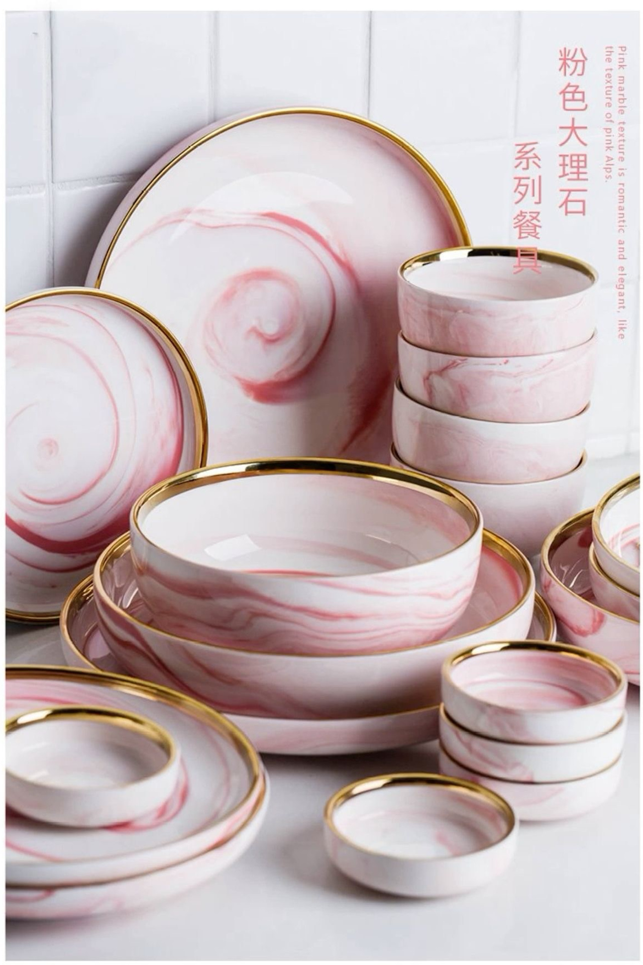 Пример круглой керамической посуды с ручной глазурью в теплых оттенках.