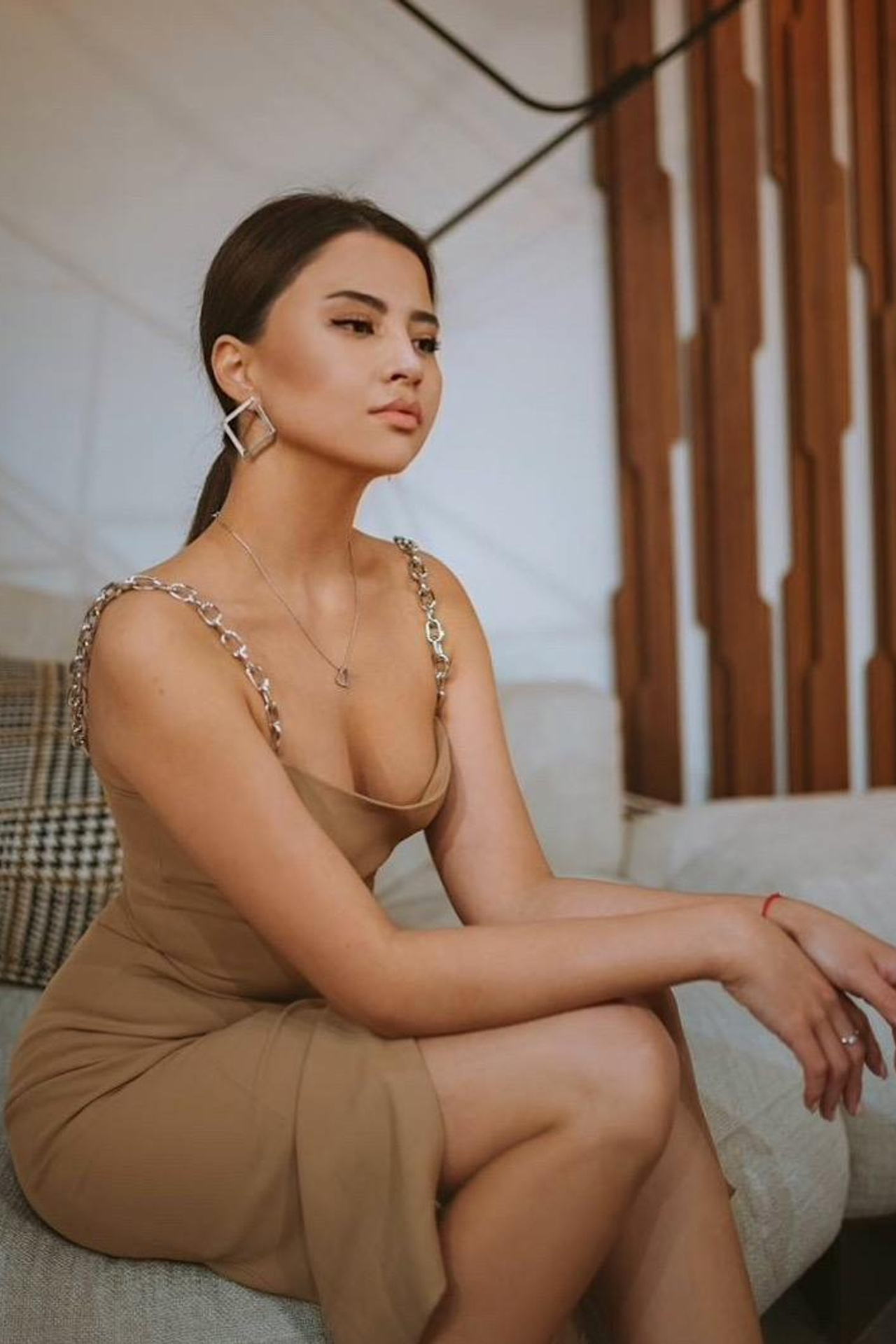 Модель для предметной съемки Нурия Москва| Sale Easy