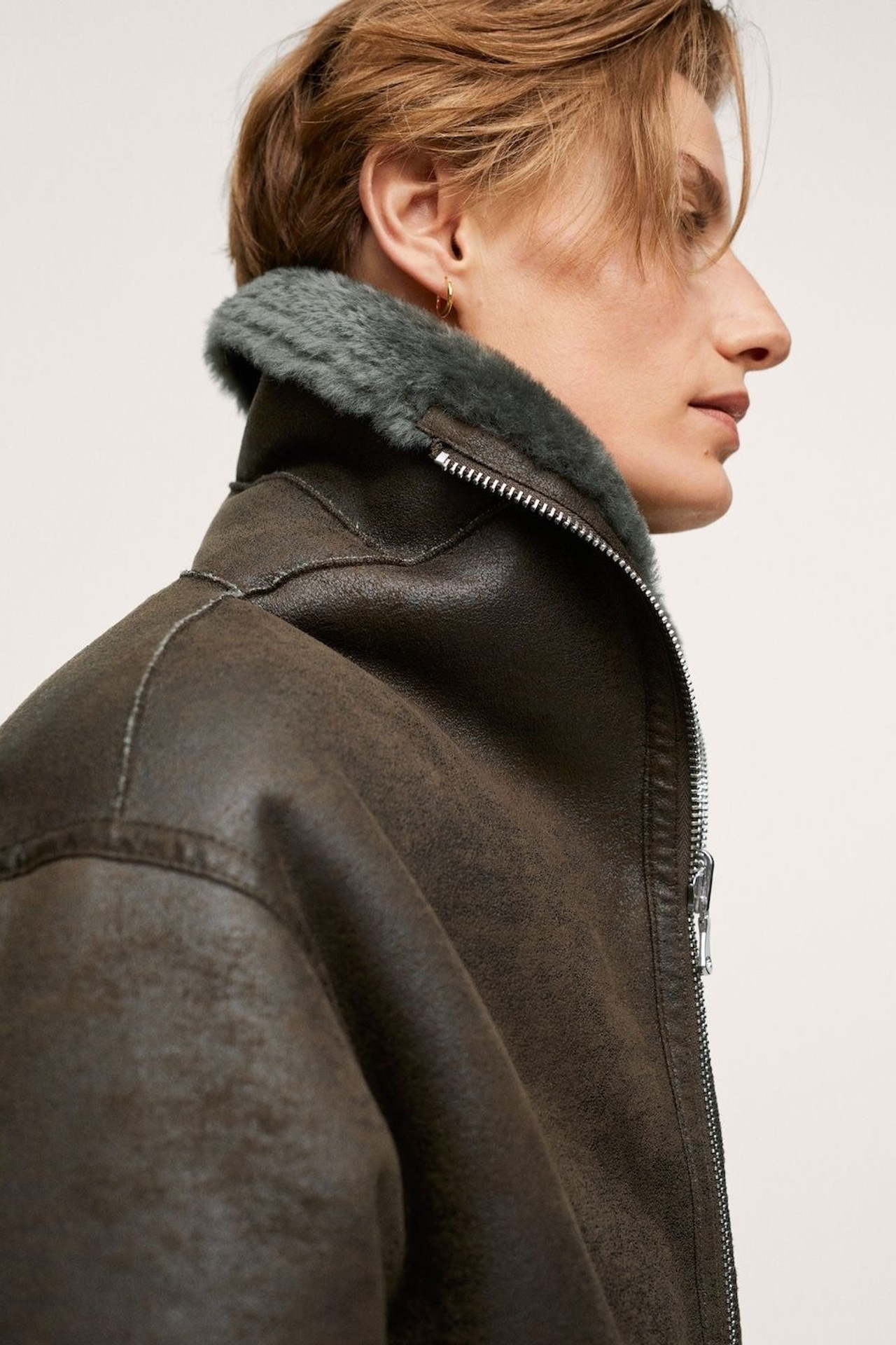 Референс для стильного наряда с кожаной курткой