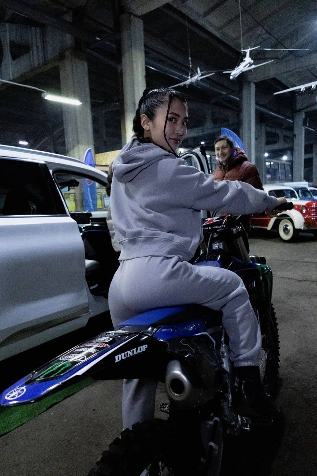 Модель для предметной съемки Дамира Красноярск| Sale Easy