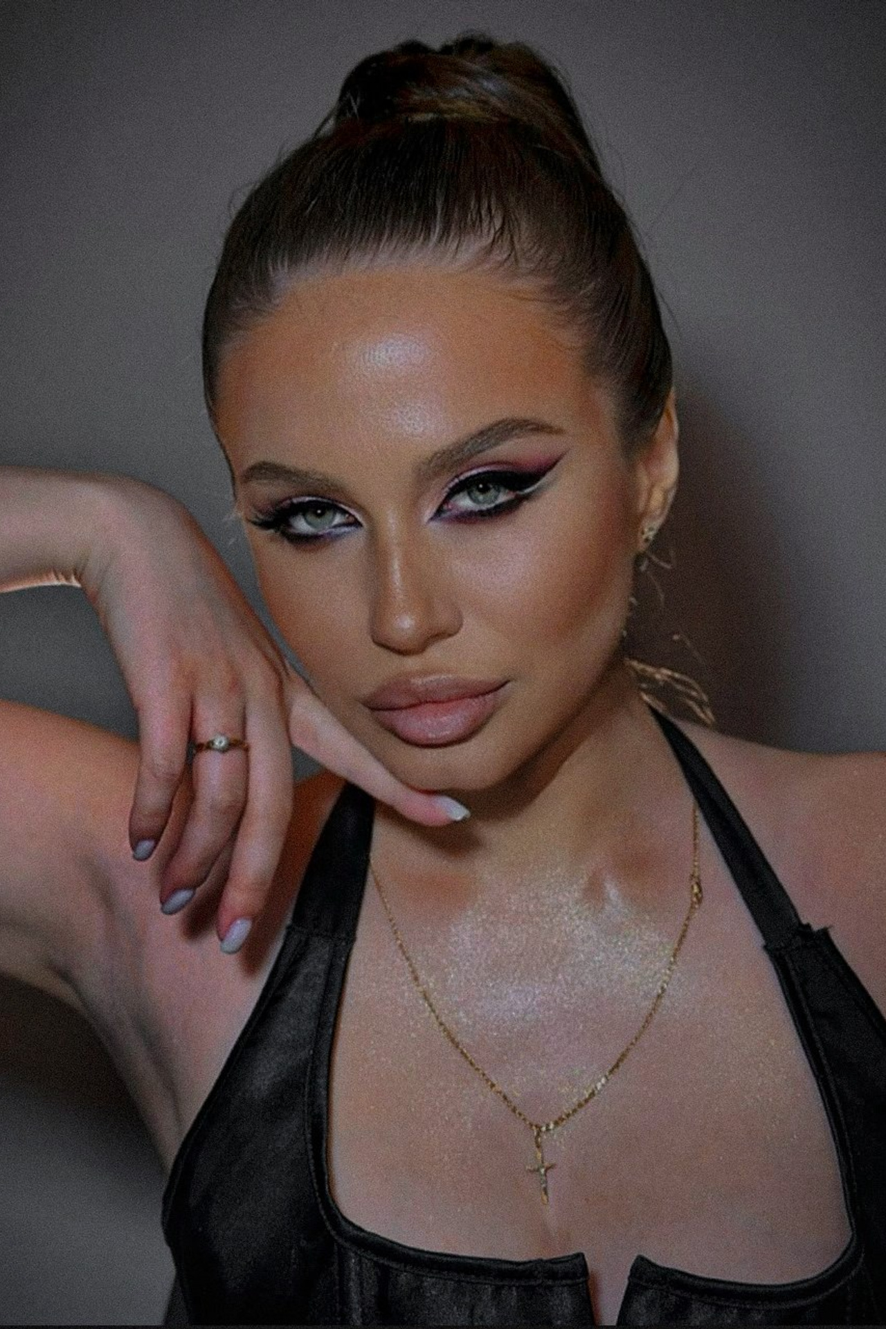 Модель для предметной съемки Юлия Ч. Н.Н.| Sale Easy