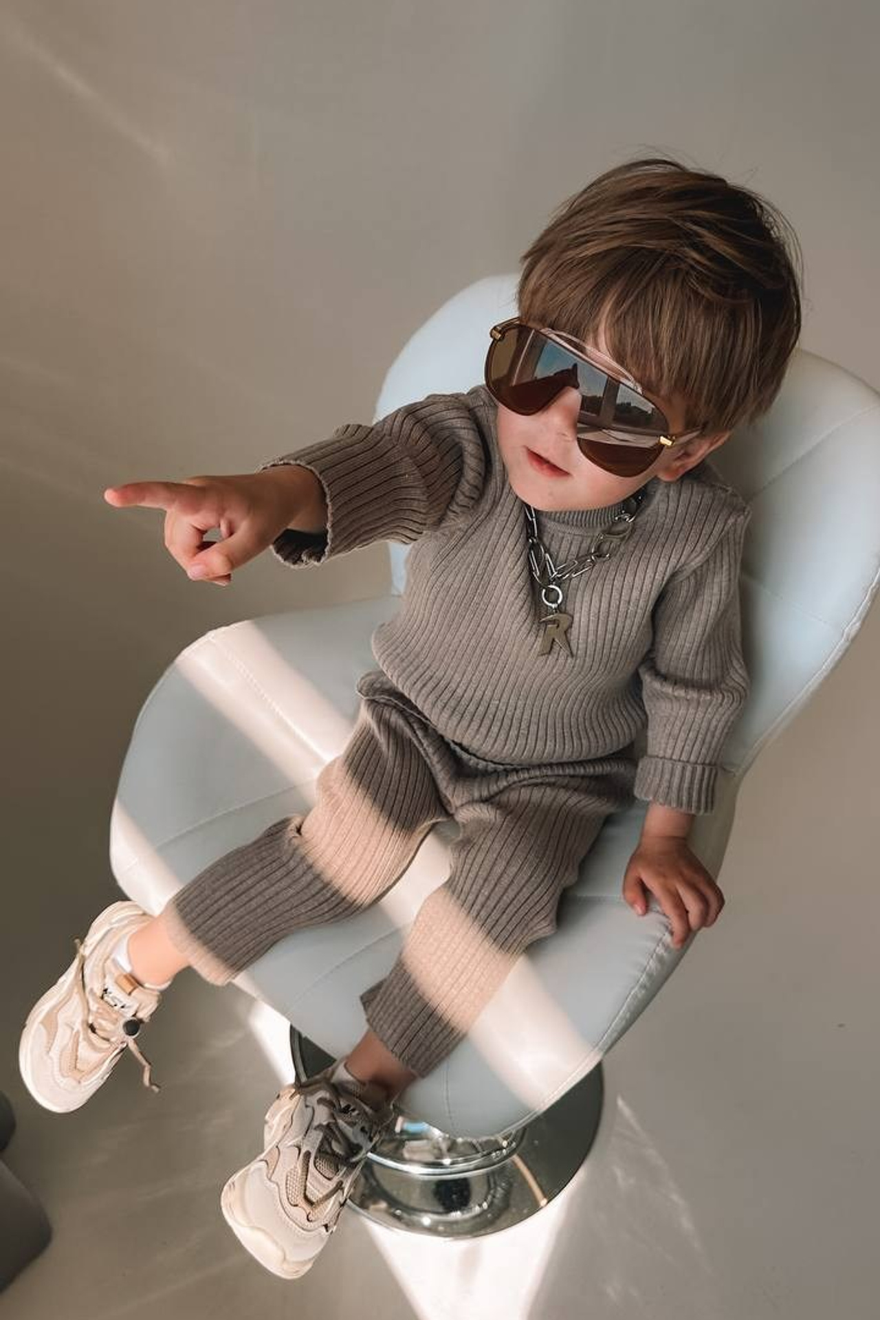 Модель для предметной съемки мальчик Радэль Казань| Sale Easy