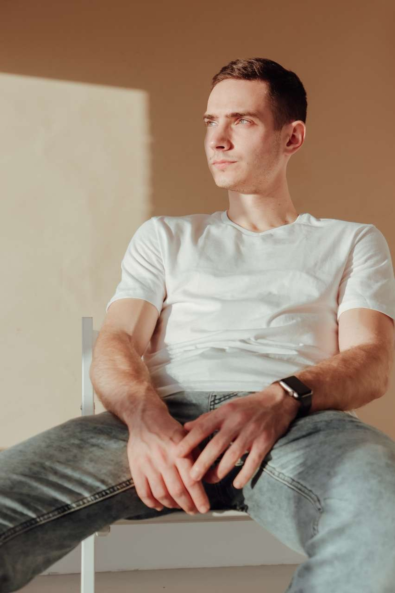 Модель для предметной съемки Евгений А Красноярск| Sale Easy