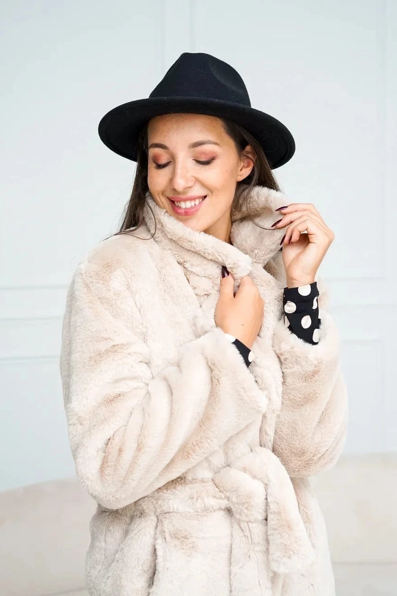 Модель для предметной съемки Юлия 9 Н.Новгород | Sale Easy