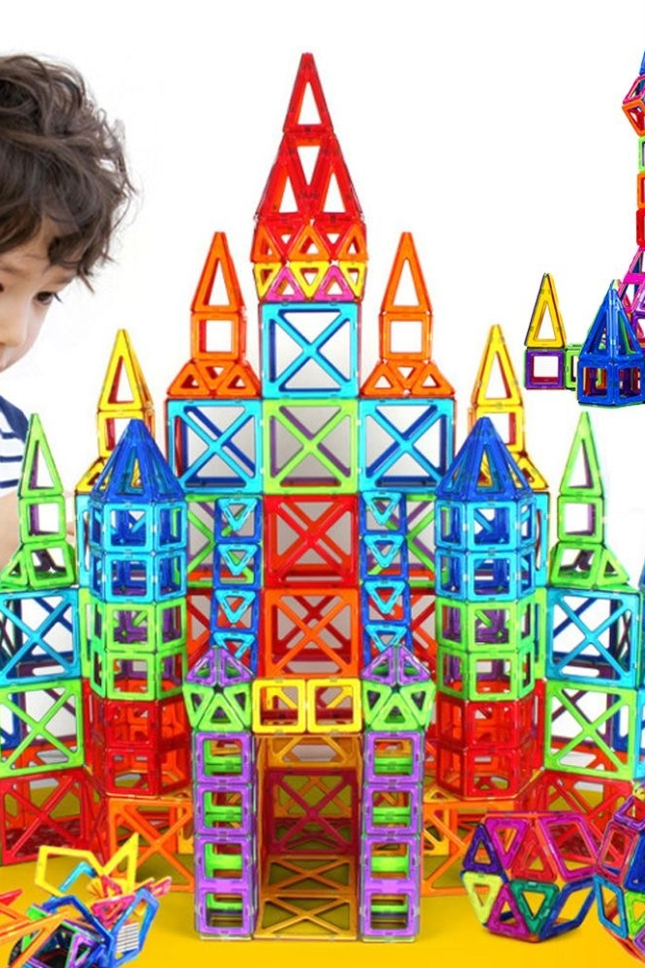 Референс для игрушек, способствующих совместным играм и дружбе.