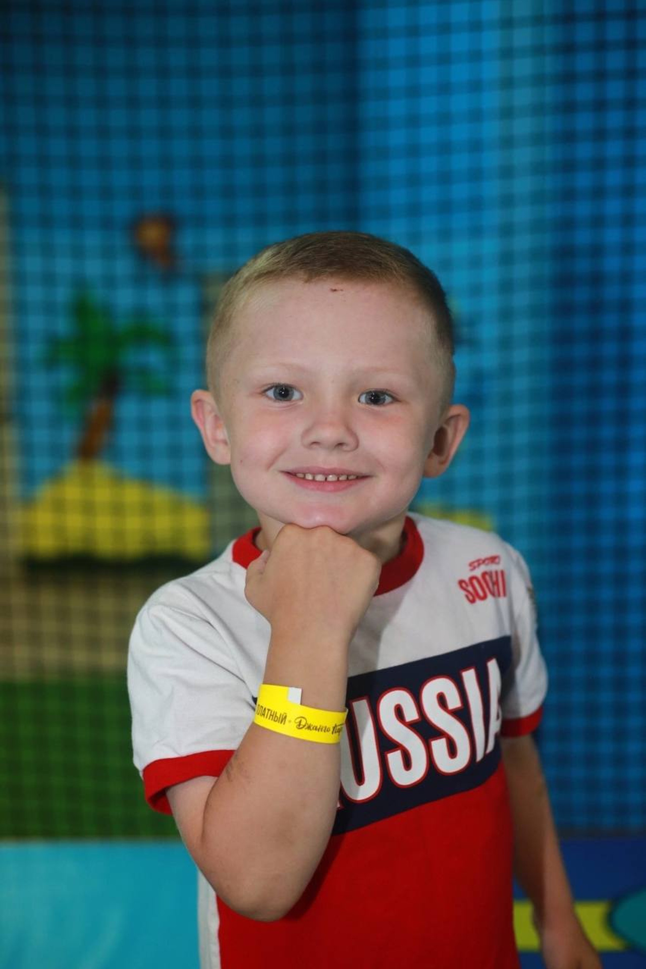 Модели мальчики для предметной съемки Денис и Богдан Н.Н. | Sale Easy