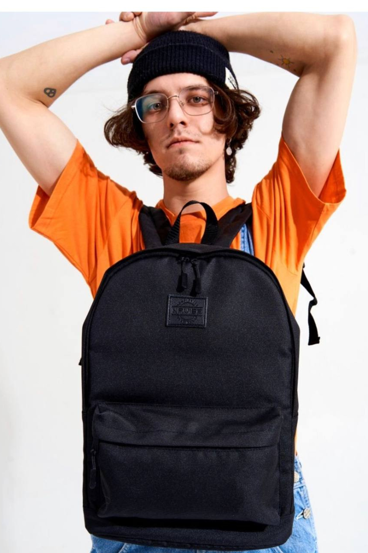 Эффектная съемка рюкзаков для демонстрации модных решений