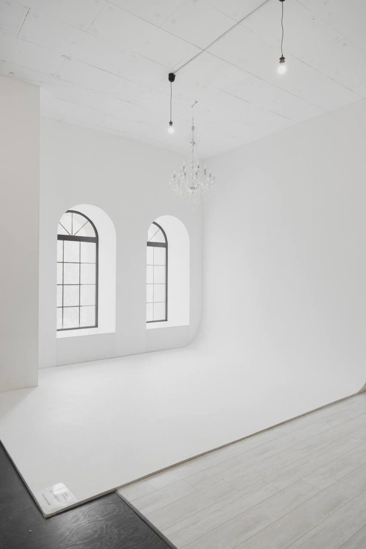 Студия Черно Белое для предметной съемки Красноярск|Sale Easy