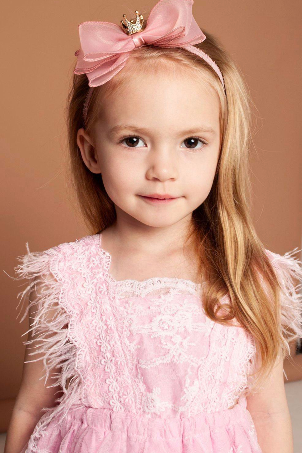 Модели дети для предметной съемки Кристина Е. Москва | Sale Easy