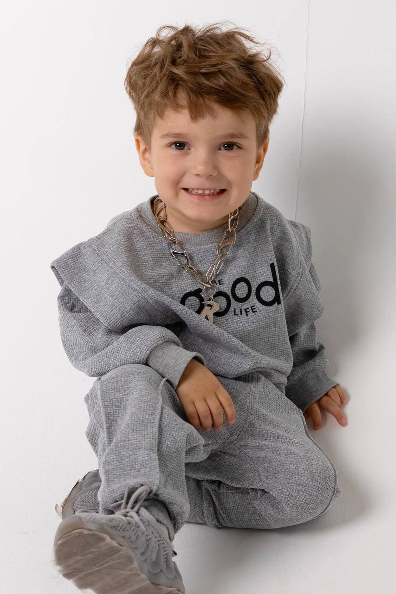 Модель для предметной съемки мальчик Радэль Казань| Sale Easy