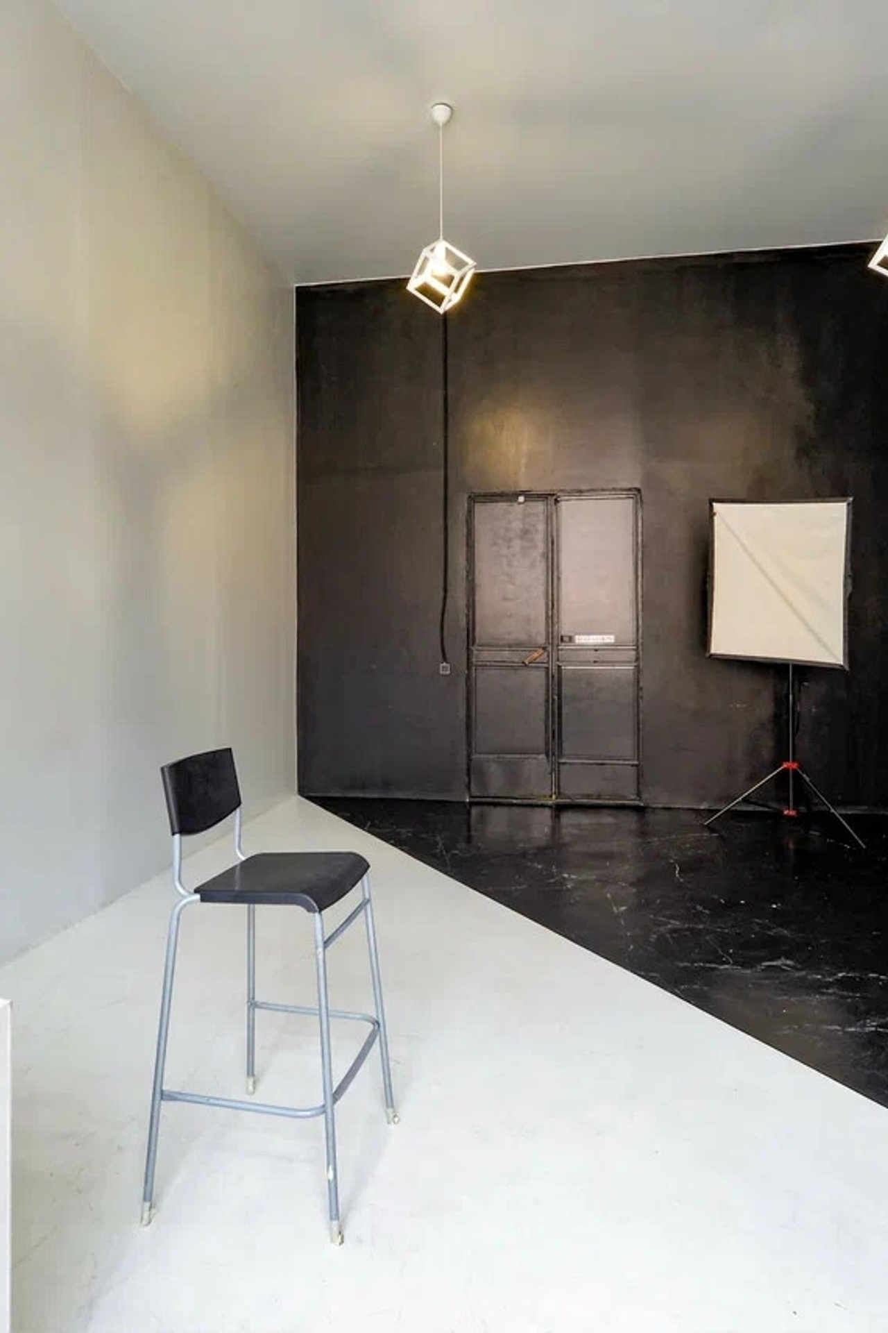 Студия PROSVET — зал ЧБ для предм. съемки С.-Пб|Sale Easy