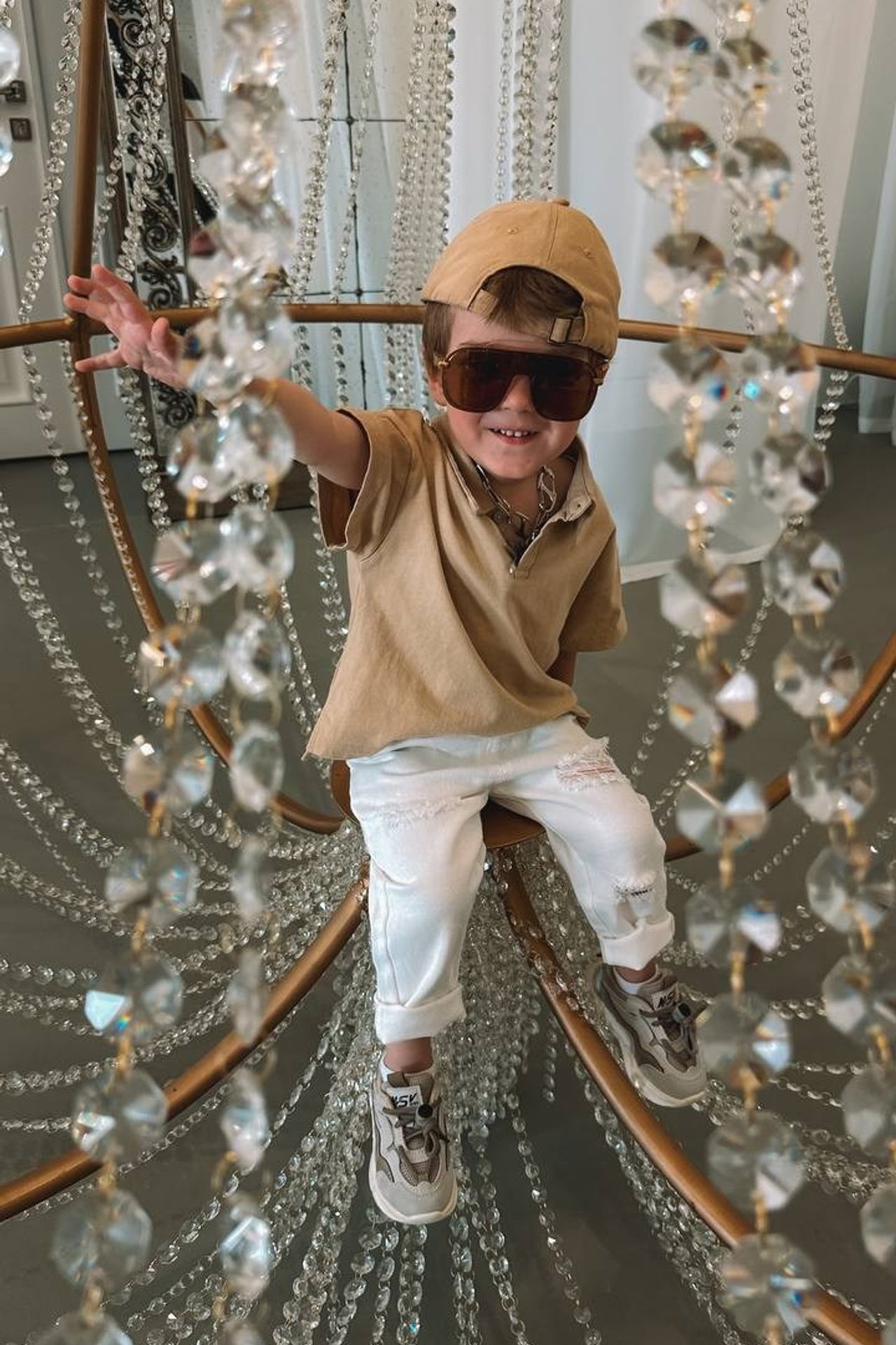 Модель для предметной съемки мальчик Радэль Казань| Sale Easy