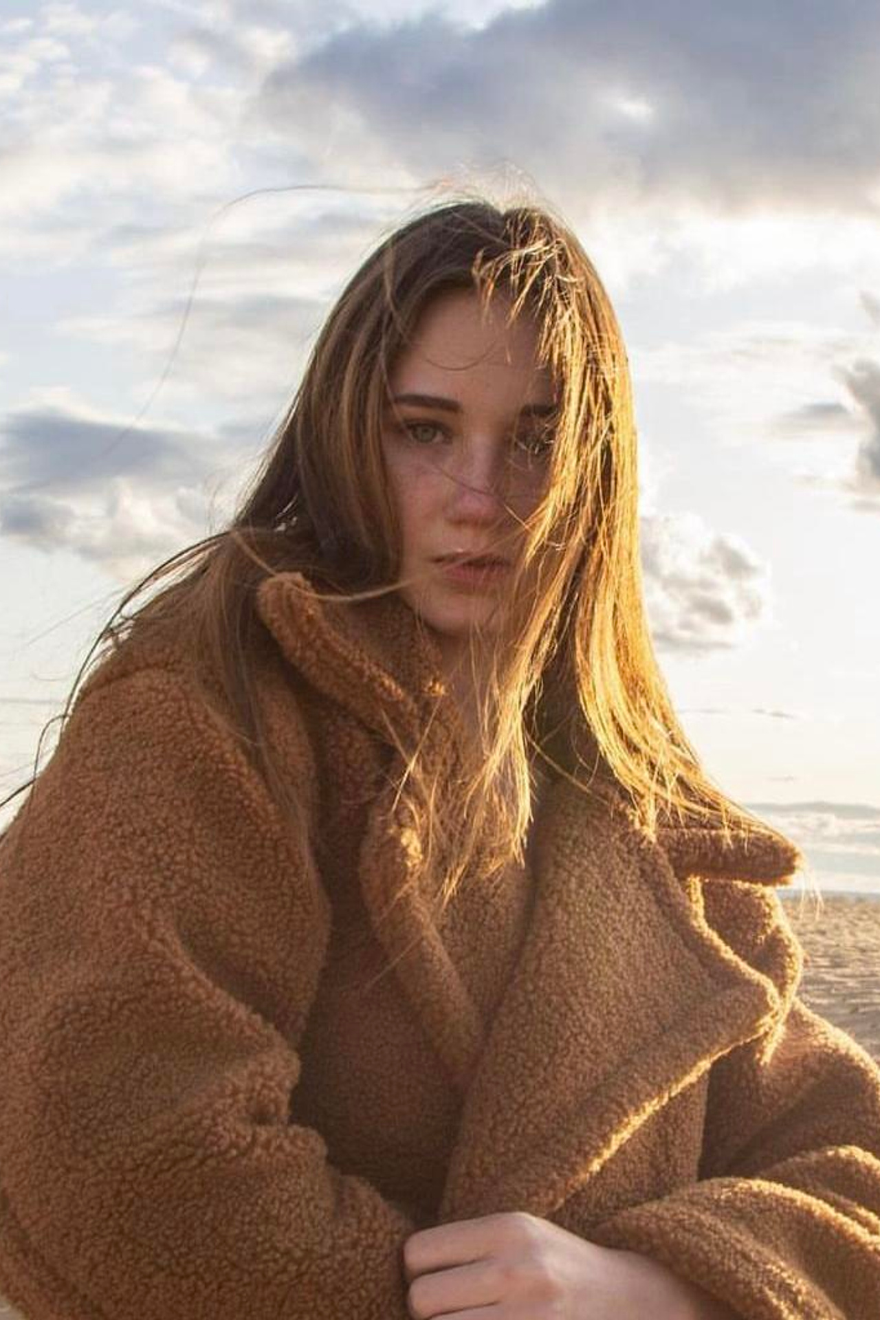 Модель для предметной съемки Диана Казань| Sale Easy