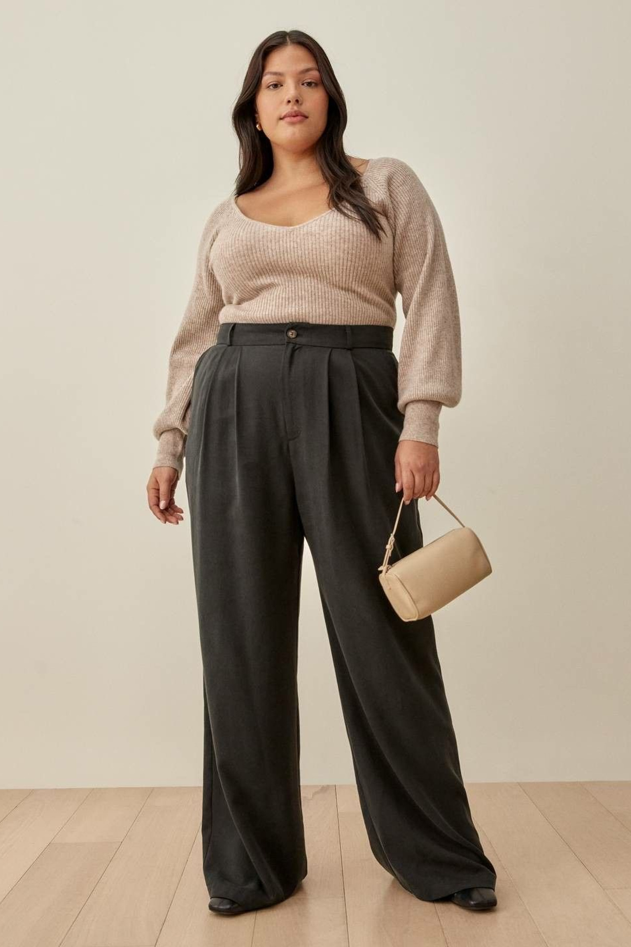 Пример классического стиля plus-size с брючным костюмом