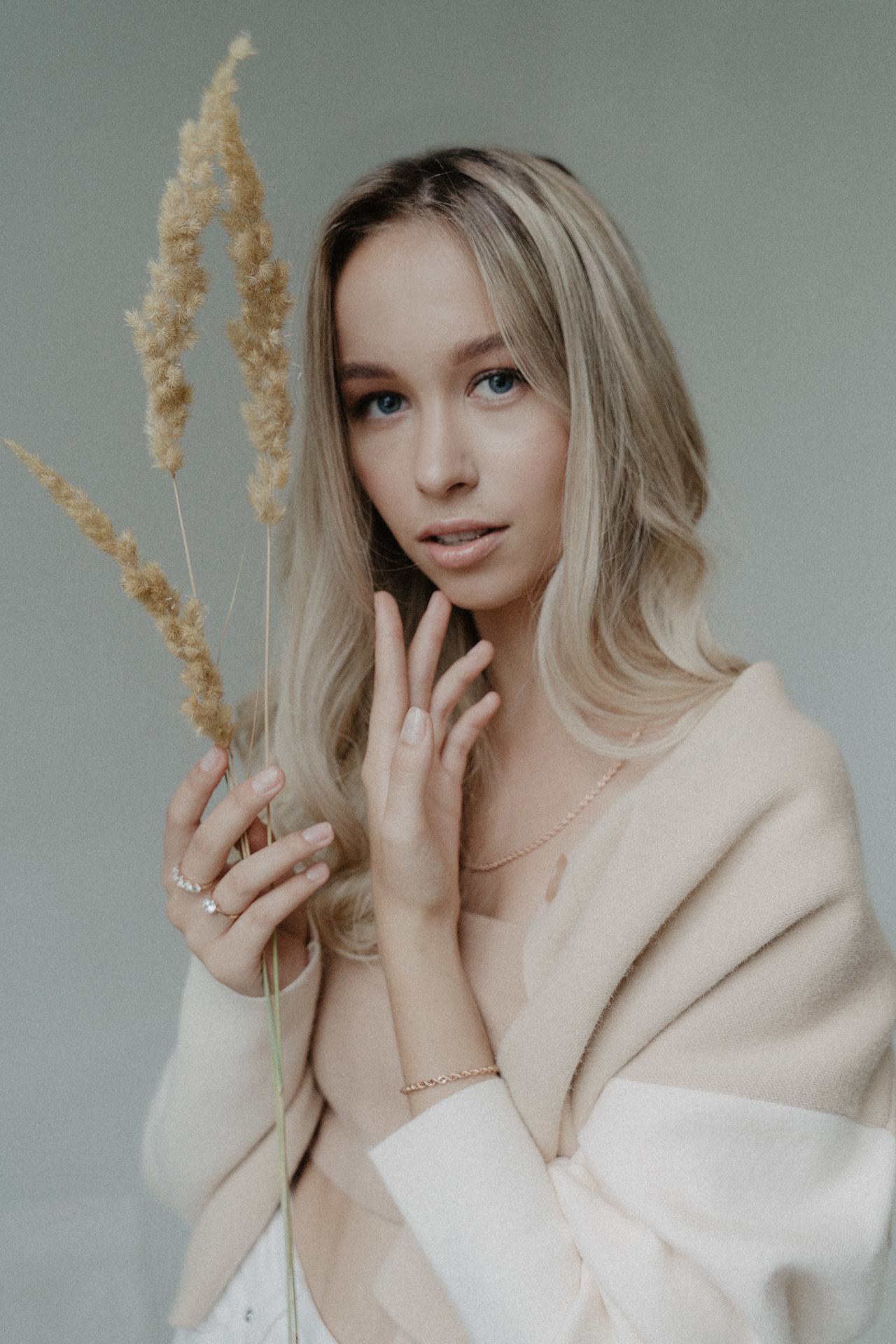 Модель для предметной съемки Яна Г. Москва| Sale Easy