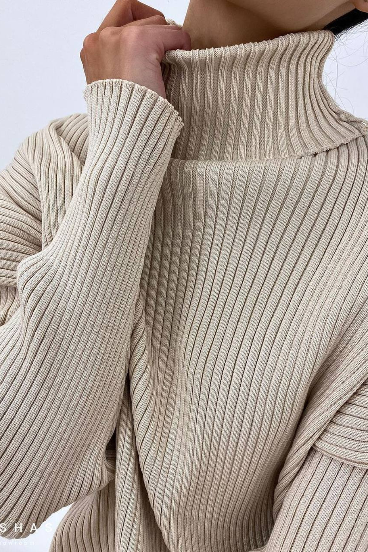 Профессиональная съемка свитеров оверсайз для модных коллекций