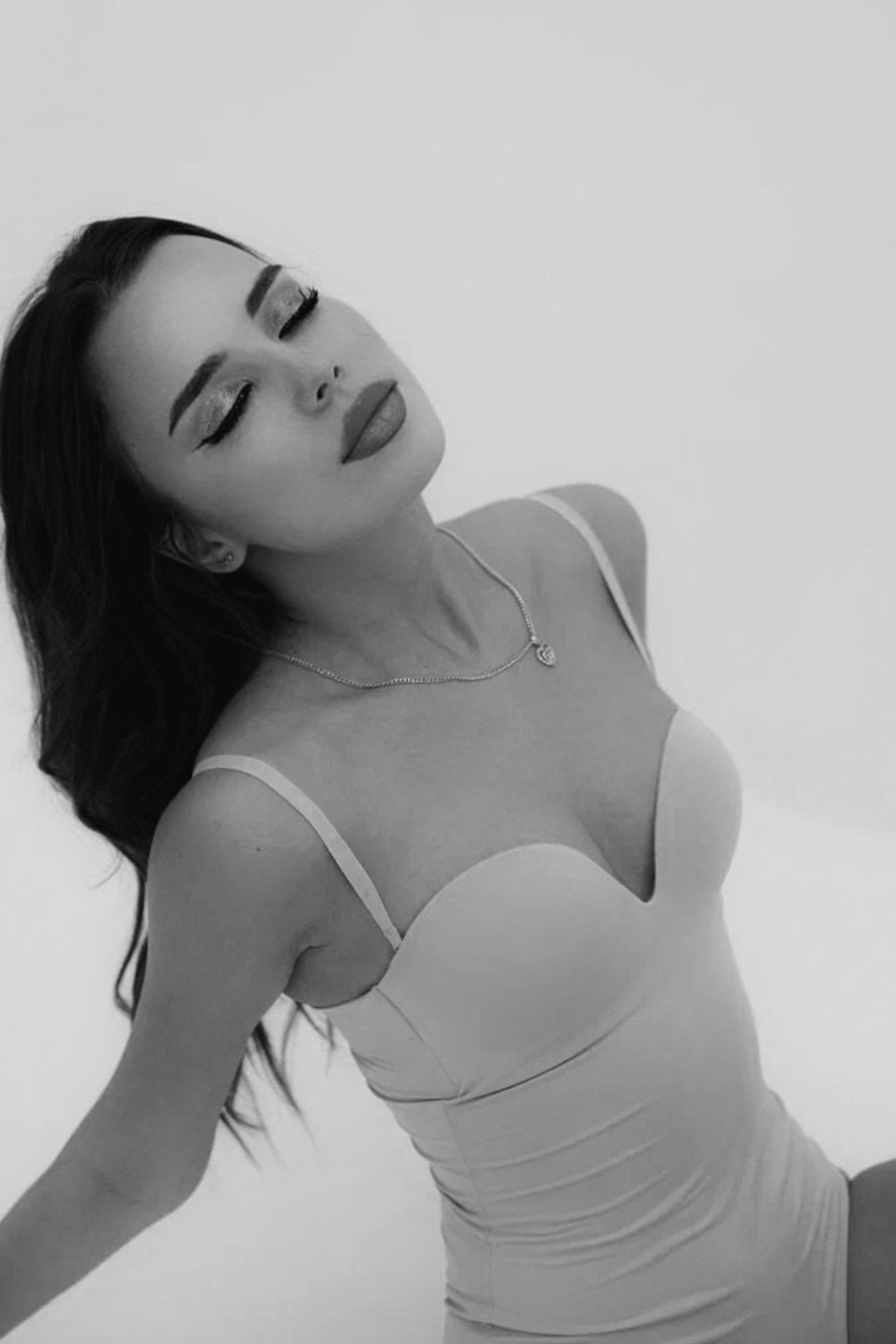 Модель для съемки фото для маркетплейса Юлия В Н.Новгород | Sale Easy