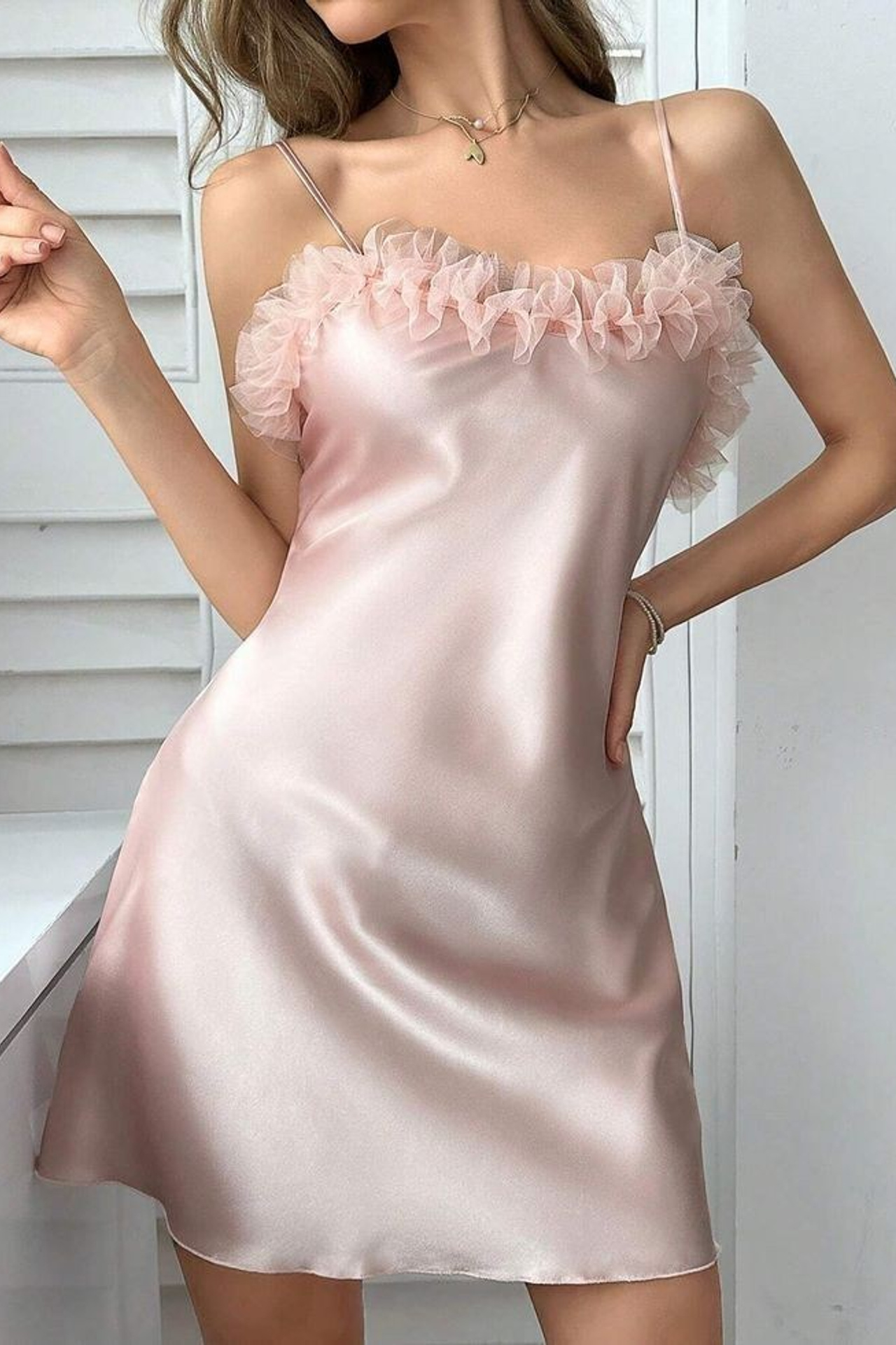 Привлекательные визуализации женских сорочек с профессиональной предметной съемкой.