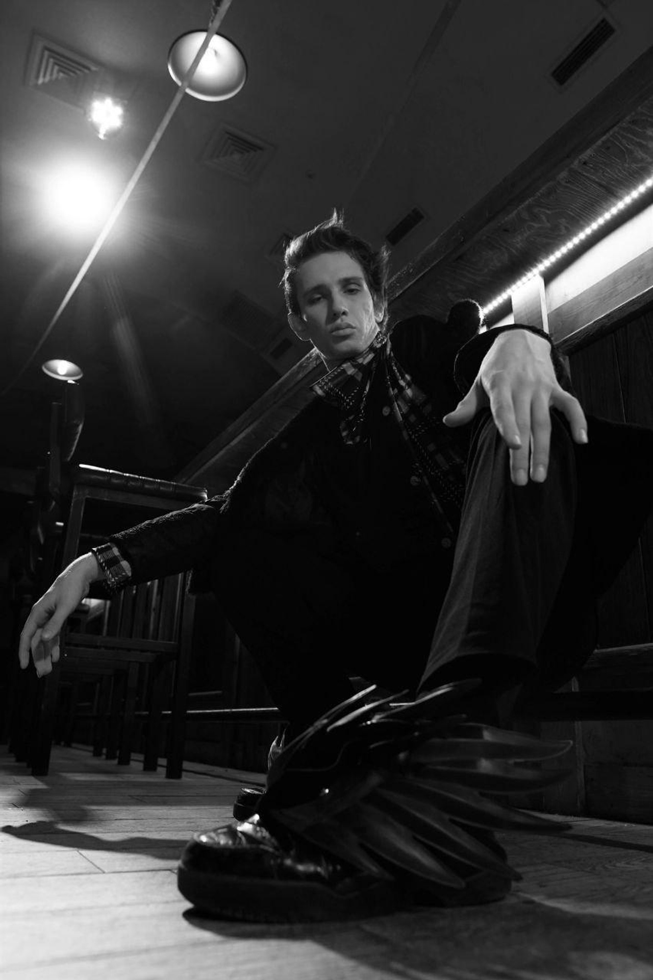 Модель для предметной съемки Виктор Москва | Sale Easy