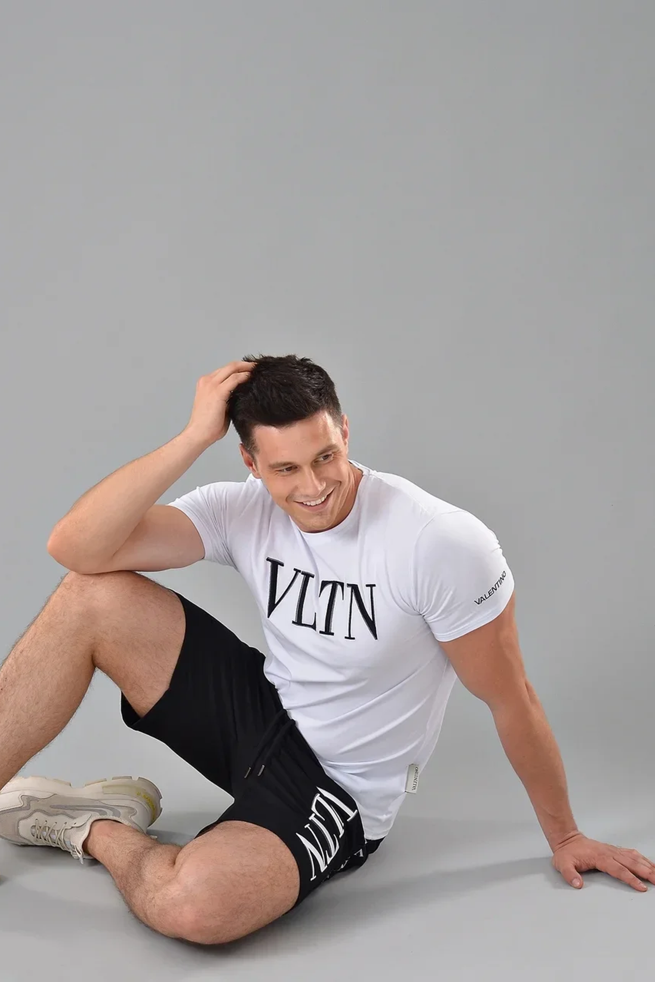 Модель для предметной съемки москвич Никита А. | Sale Easy