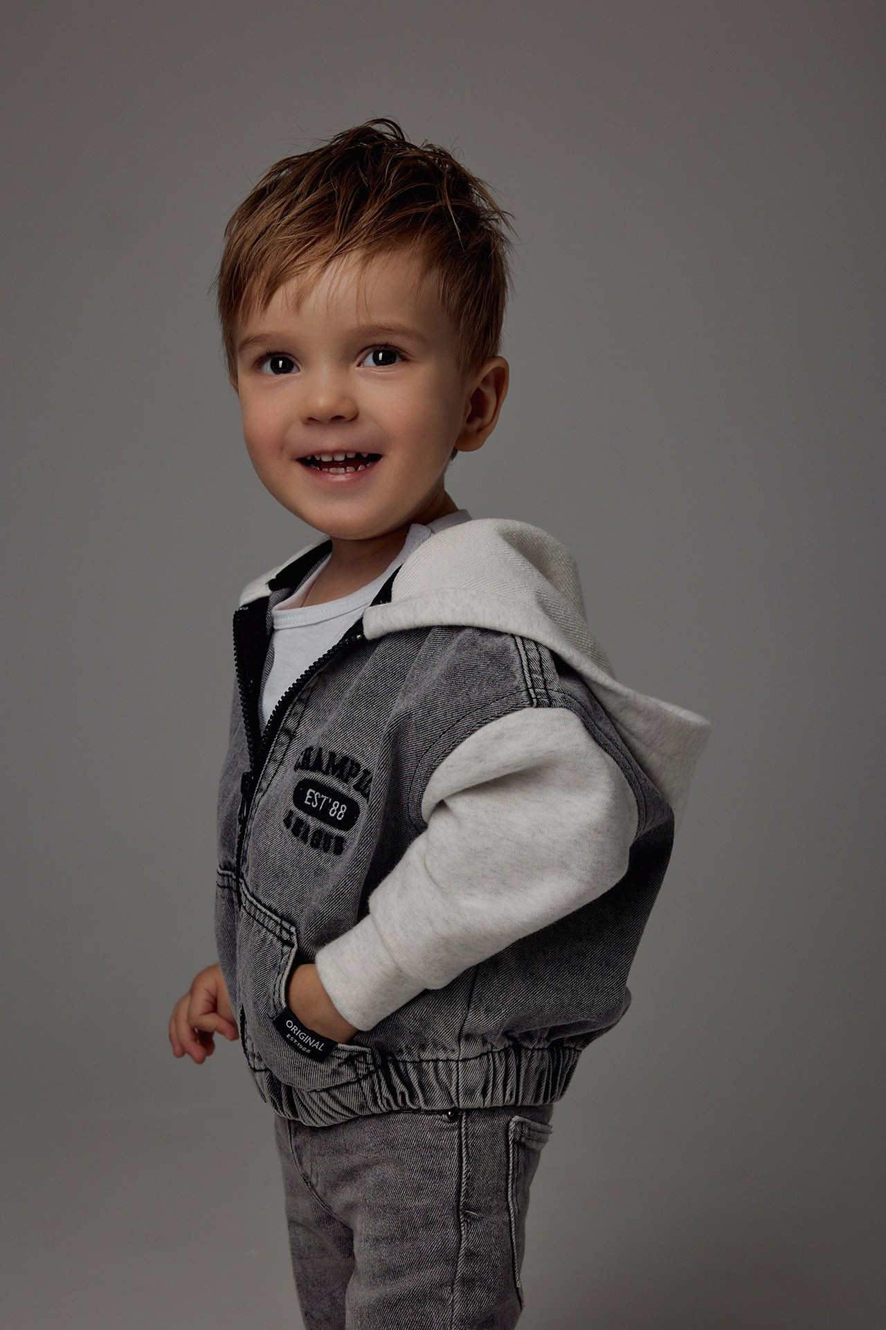 Модель для предметной съемки мальчик Радэль Казань| Sale Easy