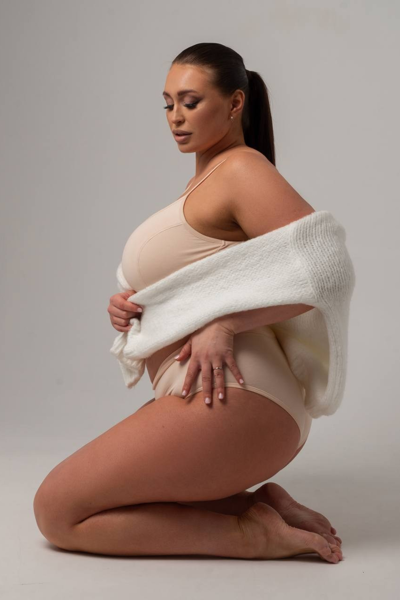 Модель plus size для предметной съемки Виктория БН.Новгород| Sale Easy