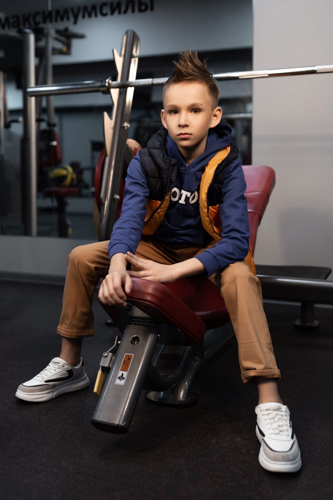 Модель мальчик для предметной съемки Сергей Красноярск| Sale Easy