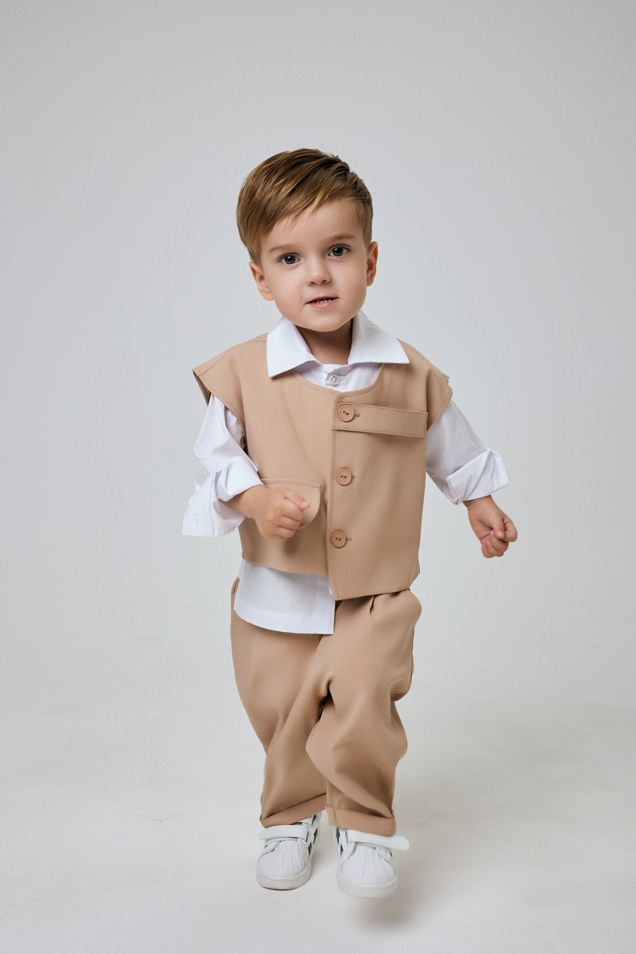 Модель для предметной съемки мальчик Радэль Казань| Sale Easy