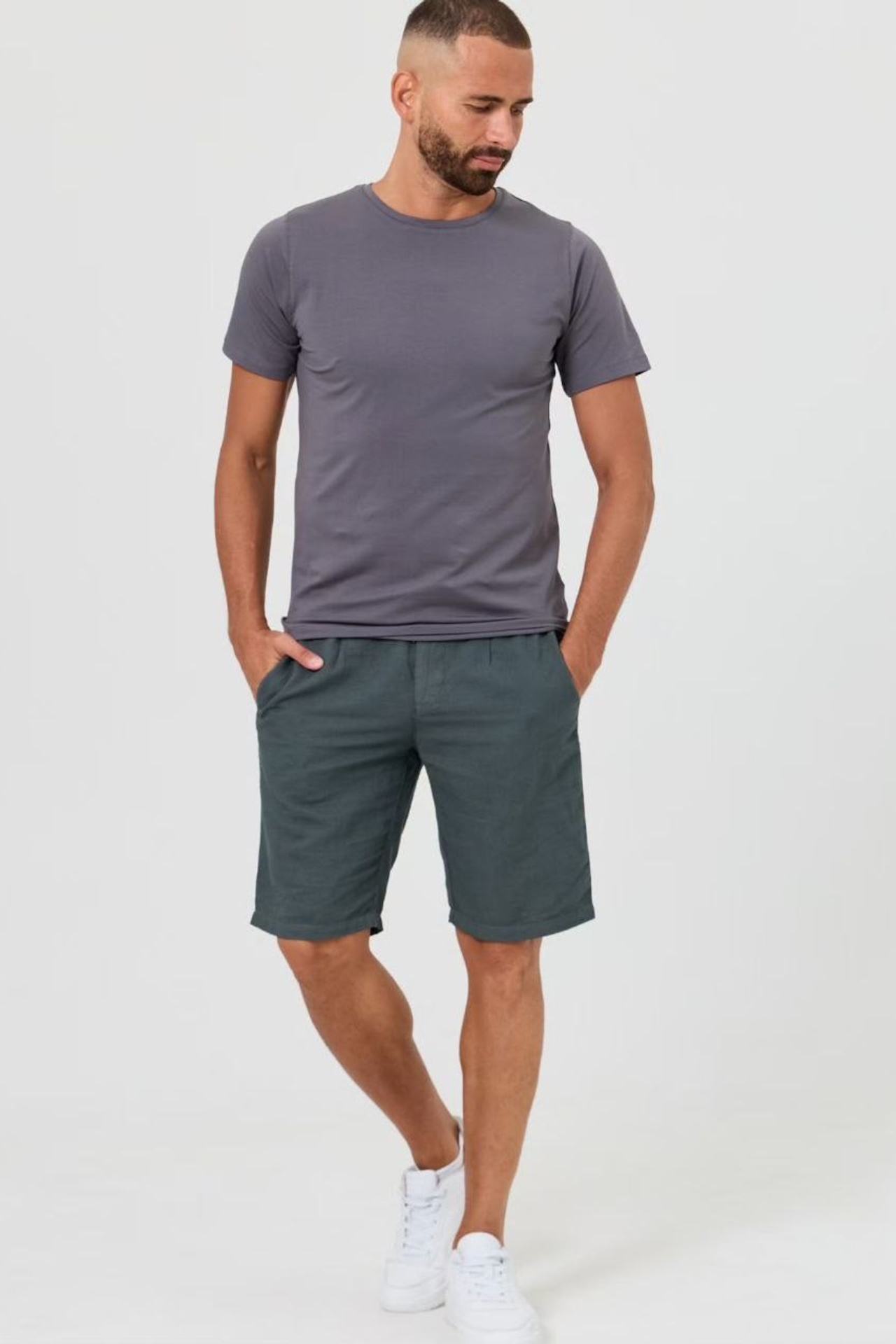 Модель для предметной съемки Иван Москва | Sale Easy