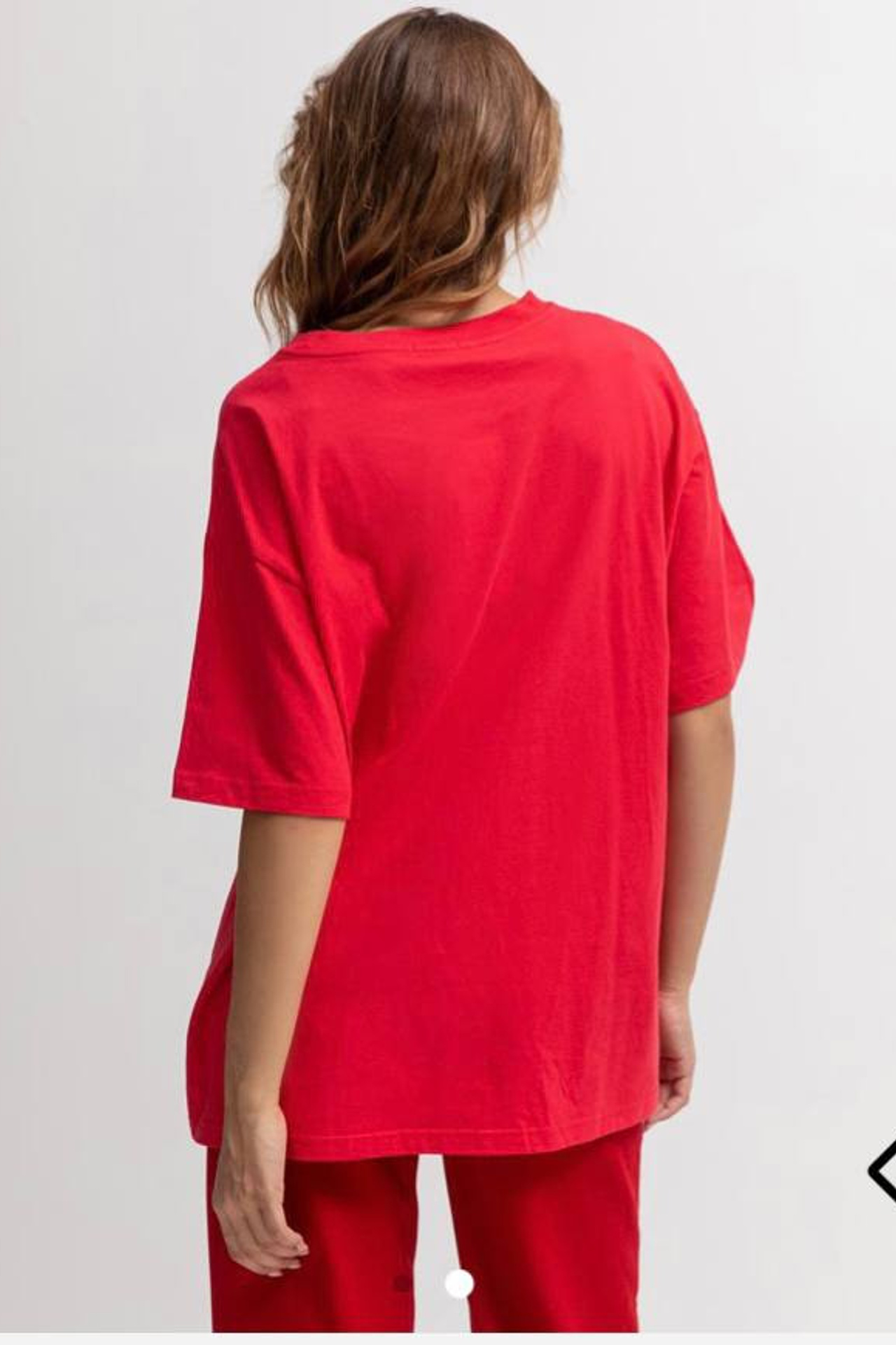 Эстетичная съемка футболок oversize для создания стильных и расслабленных образов