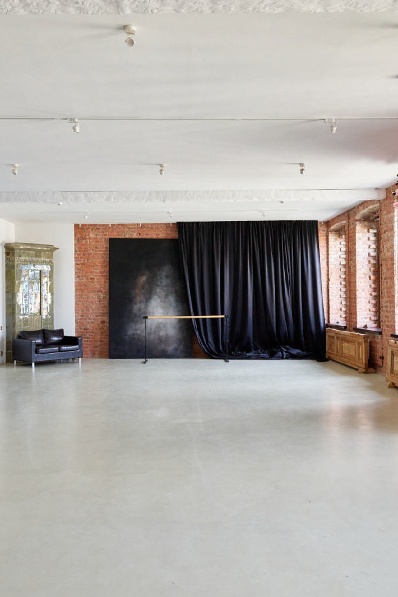 Студия STATE — зал BIG для предм. съемки С.-Пб|Sale Easy