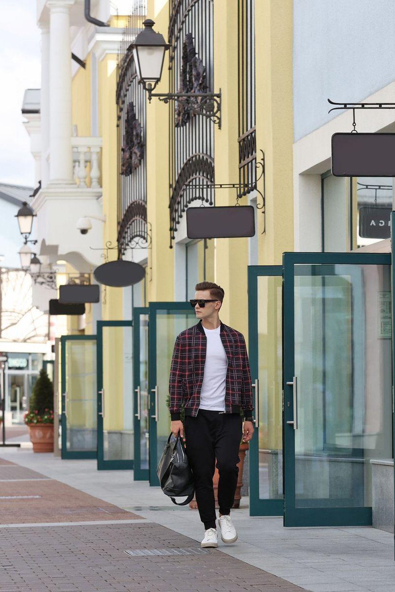 Модель для предметной съемки Роман АА Москва | Sale Easy