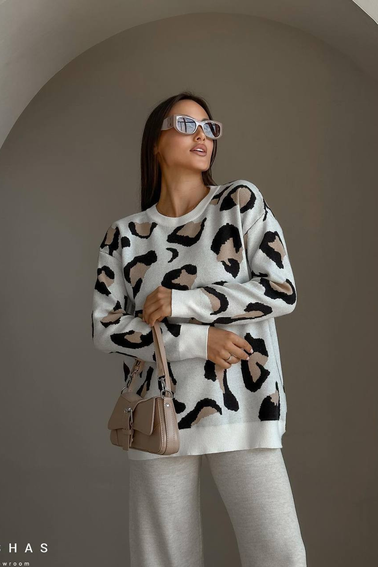 Эффектная фотосъемка свитеров оверсайз для создания трендовых образов