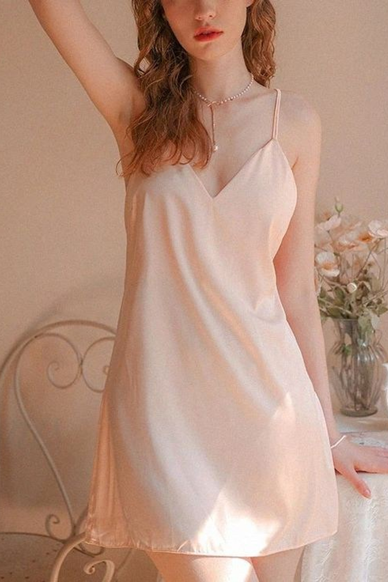 Профессиональная съемка женских сорочек для создания идеального образа.