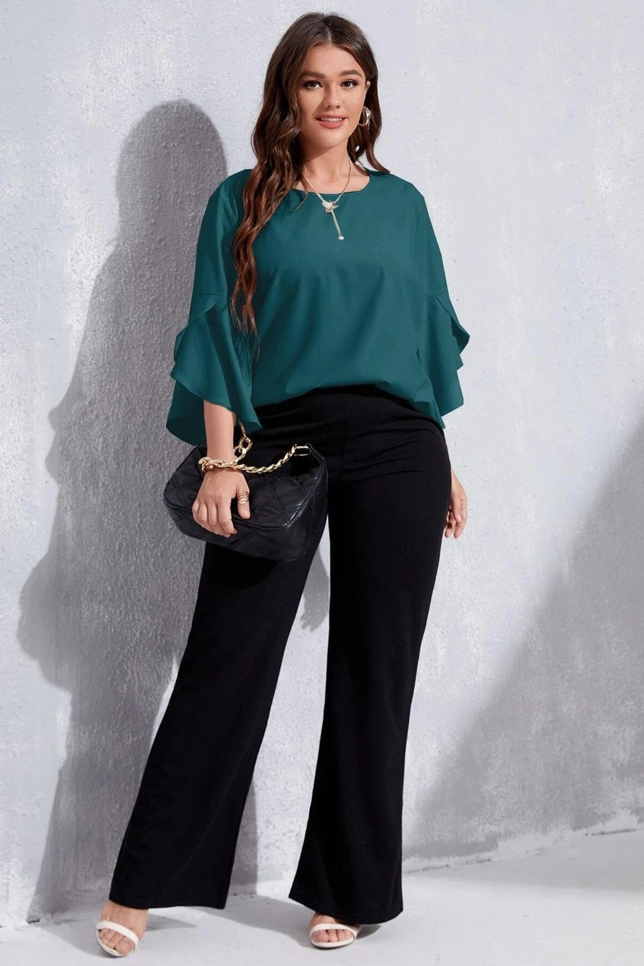 Идея для делового стиля plus-size с блузкой и брюками